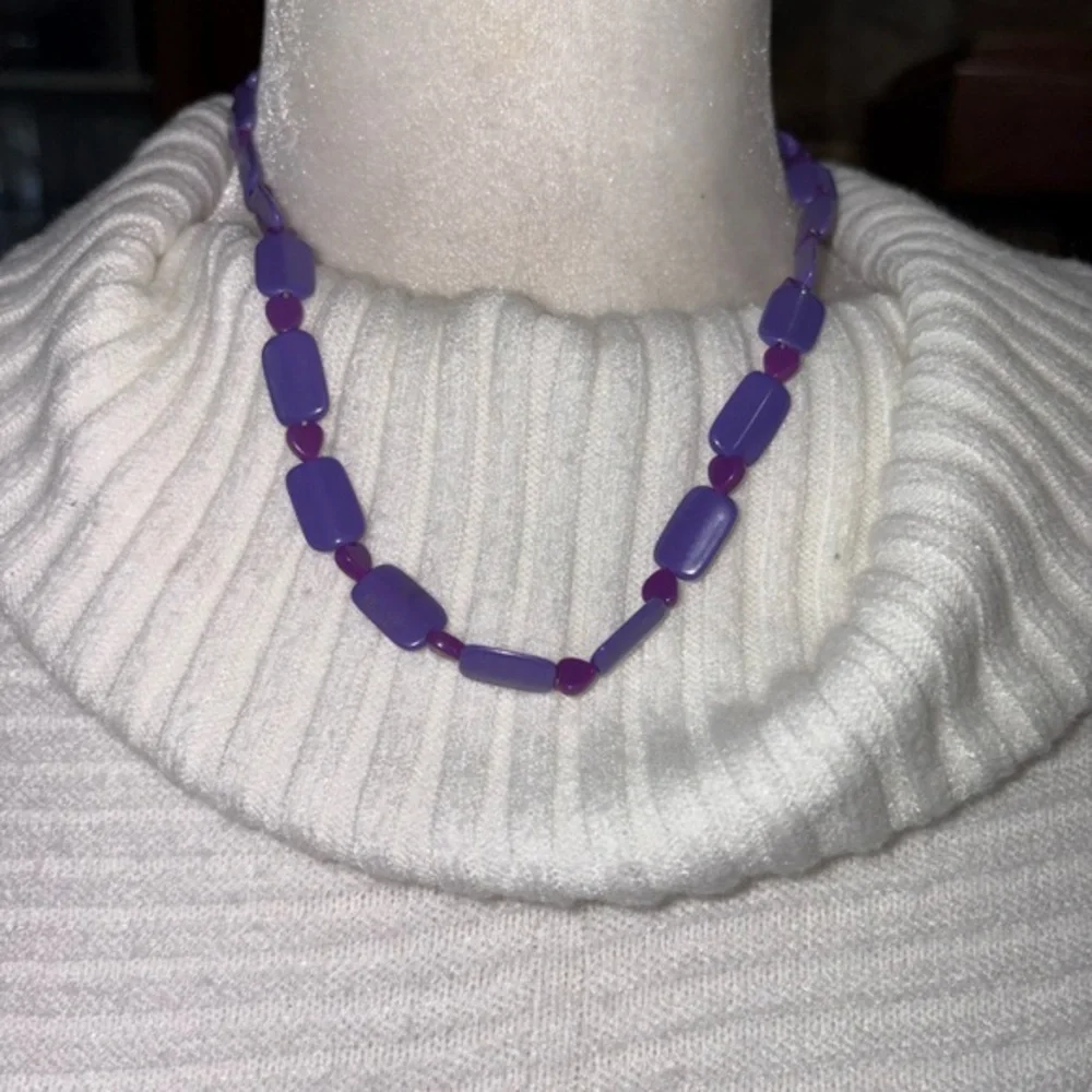 PURPLE HEARTS AND RECTANGLE CHILDS NECKLACE HOOK CLOSURE